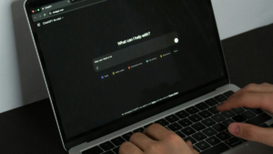 IA poupa até uma hora de trabalho por dia, diz OpenAI