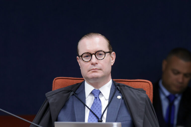 OAB questiona no STF proibição de advogados em perícias médicas; Zanin dá 10 dias para Congresso e Presidência da República explicar norma