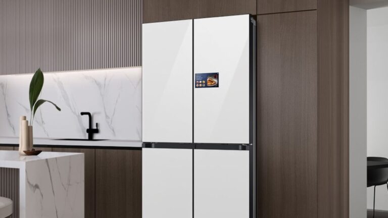 Nova geladeira da Samsung com tela e IA chega ao Brasil