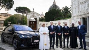 O Papa é pop? Leão XIV agora tem SUV de luxo como papamóvel
