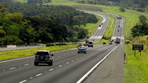 Por que os radares de velocidade média ainda não multam no Brasil