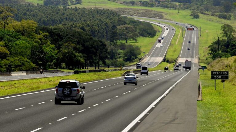 Por que os radares de velocidade média ainda não multam no Brasil
