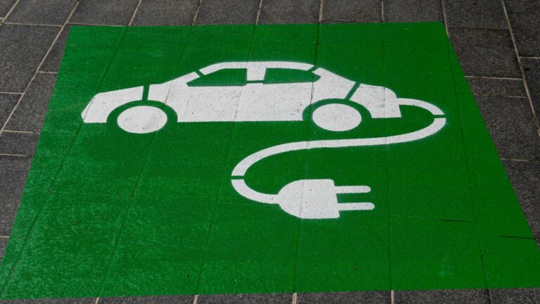 Quais estados terão isenção total de IPVA para carros elétricos e híbridos?