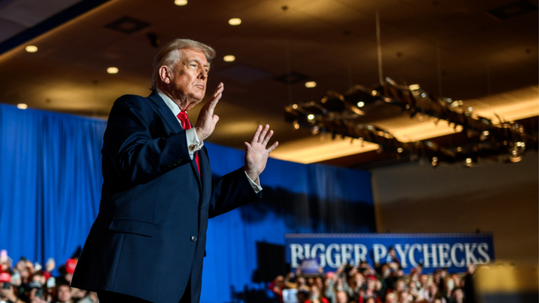 R$ 1 milhão por ano: Trump lança programa federal para recrutar talentos de IA