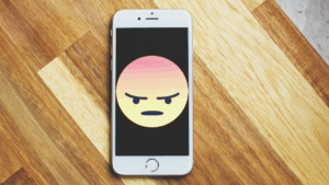 “Rage bait” é a palavra do ano de 2025 pelo dicionário Oxford; entenda o que é