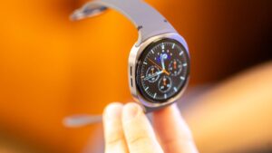 Samsung faz queima de Galaxy Watch 8 na versão de 44mm; cupom de desconto aqui