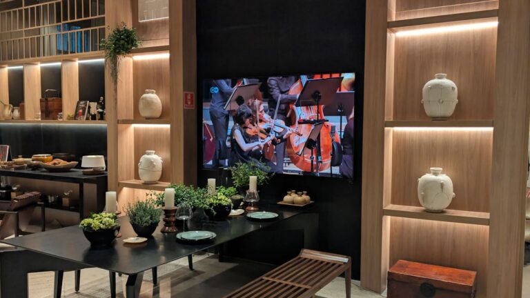 TV TCL com tecnologia QLED e Google TV está com preço incrível no Magalu