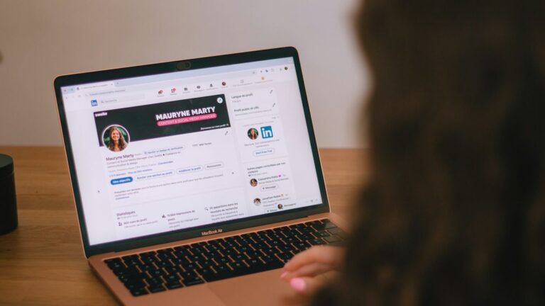 Transforme sua foto de perfil no LinkedIn com truques simples; veja 4 dicas