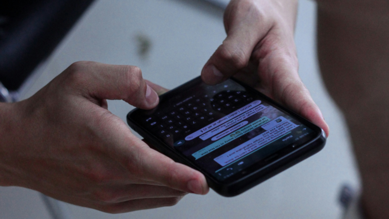 Trégua: brasileiros diminuíram discussões políticas no WhatsApp, diz estudo