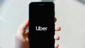 Uber aceitou motoristas com antecedente criminal violento nos EUA, diz site