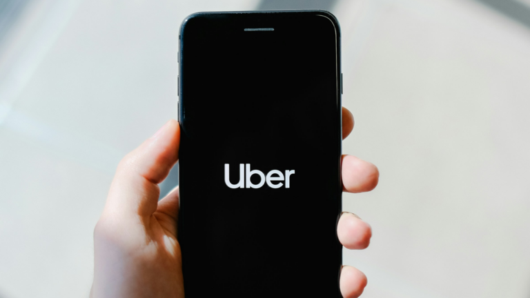 Uber aceitou motoristas com antecedente criminal violento nos EUA, diz site