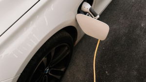 Você sabia que dá para usar carro elétrico como powerbank em apagões?