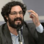 Justiça condena advogado por calúnia após acusar juiz de integrar ‘Ku Klux Klan’