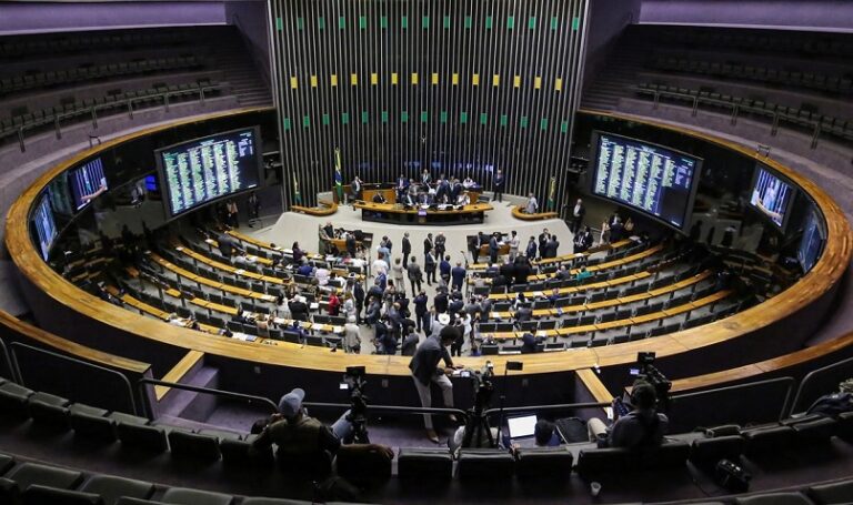 Câmara dos Deputados aprova PL da Dosimetria que reduz penas de Bolsonaro e condenados pelos crimes do 8 de janeiro de 2023