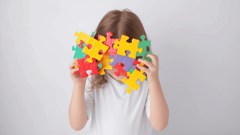 Justiça condena plano de saúde a cobrir tratamento prescrito a criança autista e ao pagamento de danos morais