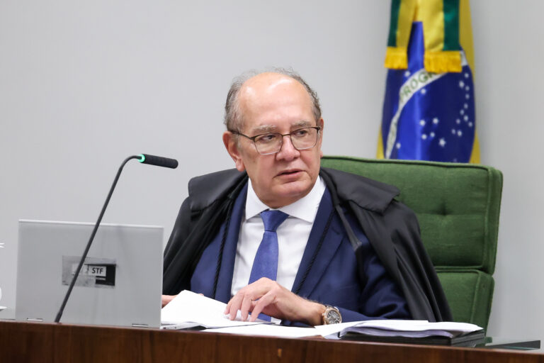 Gilmar suspende artigos da Lei de Impeachment contra ministros do STF
