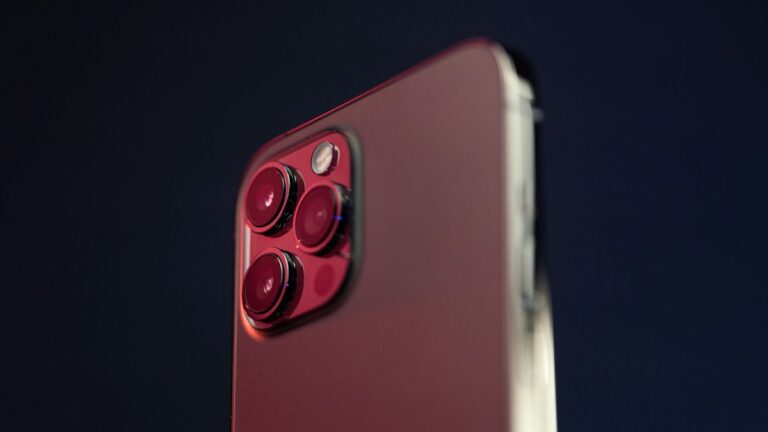 iPhone Fold: celular dobrável da Apple tem suposto visual revelado