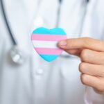 Juiz condena PGE-SP a indenizar R$ 30 mil a mulher trans por usar linguagem transfóbica em ação judicial para solicitar tratamento hormonal pelo SUS