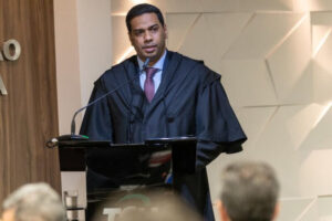 Ministro do TCU vê indícios de precipitação em liquidação do Banco Master e pede explicações em até 72h ao Banco Central