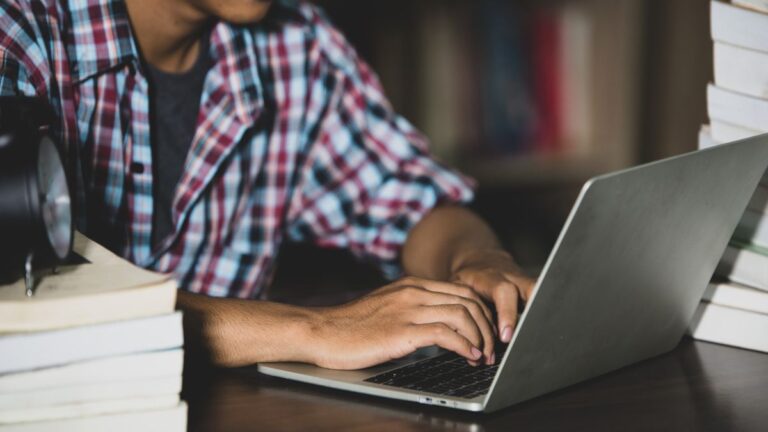 Alura abre 80 mil vagas para curso grátis em Python com foco em dados