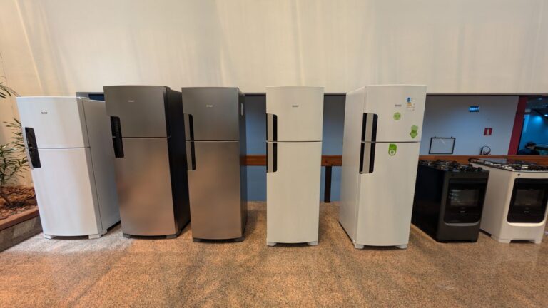 Como é feita uma geladeira? Veja a maior fábrica do Brasil por dentro