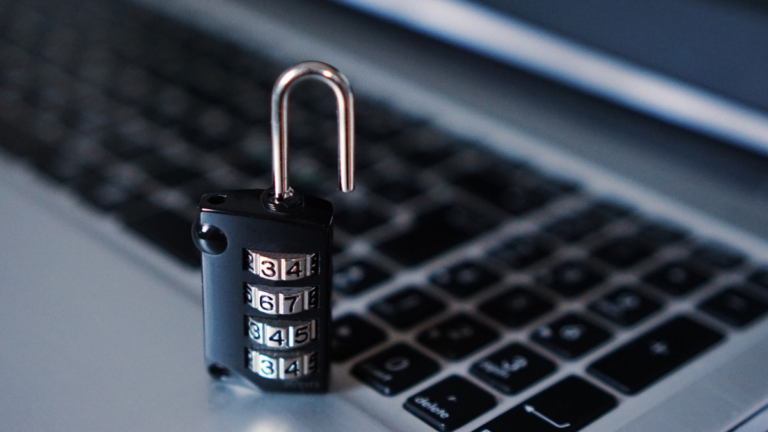 IA vai turbinar golpes em 2026: veja como se proteger