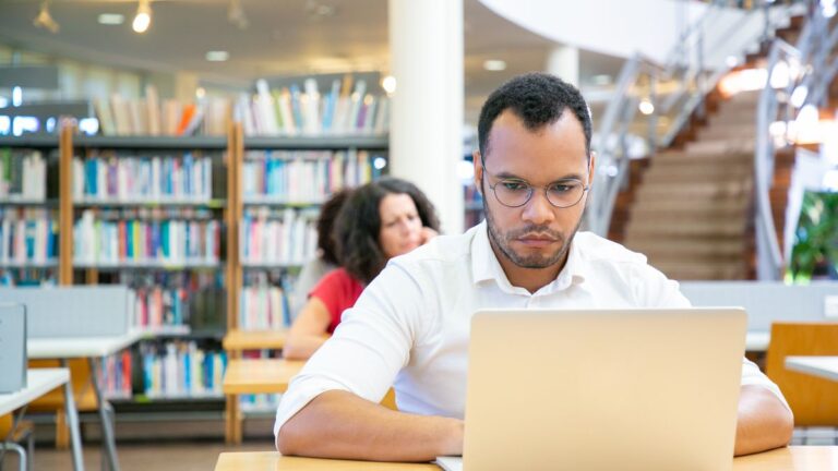 Inteligência artificial na educação: 7 ferramentas de IA para estudar melhor