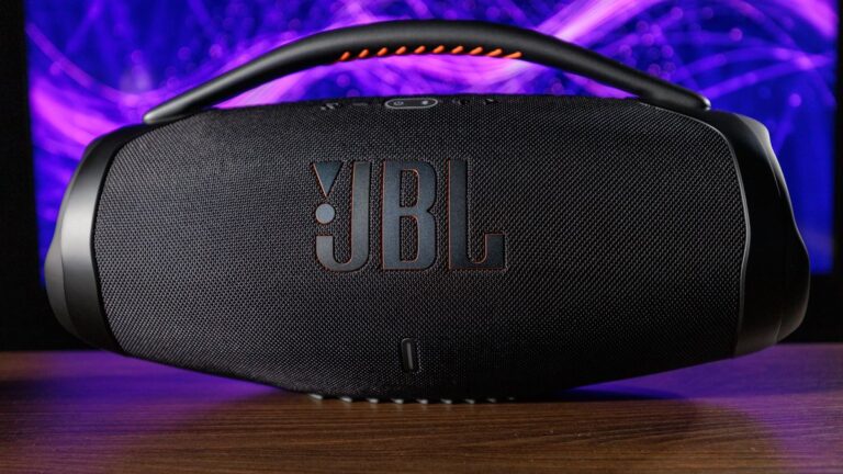JBL Boombox 3: caixa de som potente com bateria gigante despenca de preço