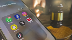 Julgamento histórico: Meta e YouTube respondem por vício em redes sociais