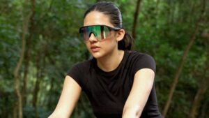 Óculos de sol tecnológicos mudam de cor em segundos; veja