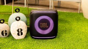 Oferta da Amazon derruba preço de mega caixa de som da JBL; veja valor parcelado