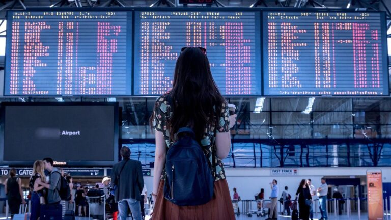 Projeto aprovado na Câmara pode mudar o que acontece quando seu voo atrasa