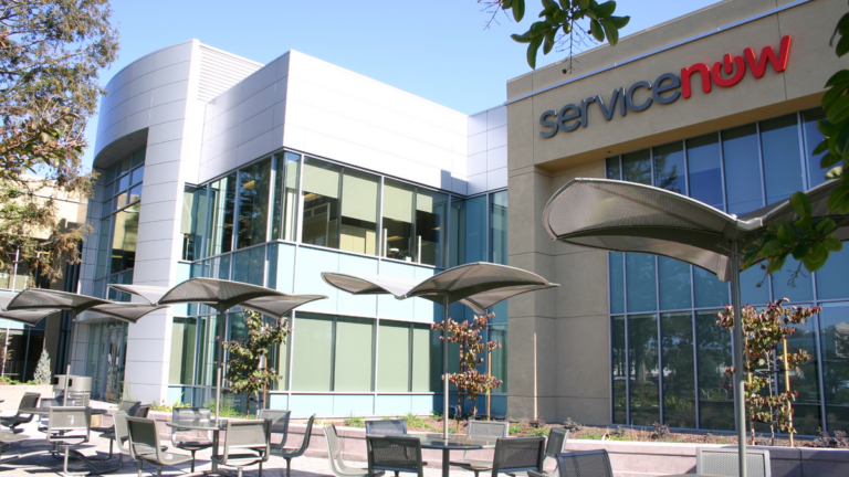 ServiceNow, uma das maiores empresas de TI do mundo, fica vulnerável graças à IA