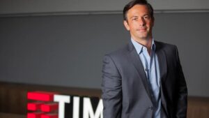 Starlink ganha nova estrutura no Brasil e contrata ex-executivo da TIM