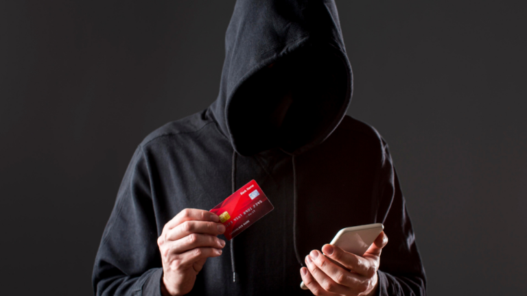 "Startup do Crime": hackers criam plataforma com IA para checar cartões roubados