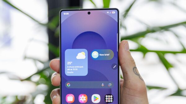 Tela do Galaxy S26 Ultra será tão dura que não vai precisar de película, diz lea