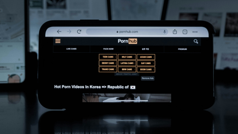 Verificação de idade no Pornhub gera bloqueio da plataforma nos EUA e na França
