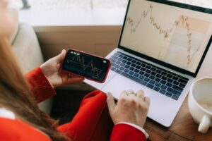 Juiz condena ex-diretora a devolver mais de R$ 5 milhões desviados de empresa varejista