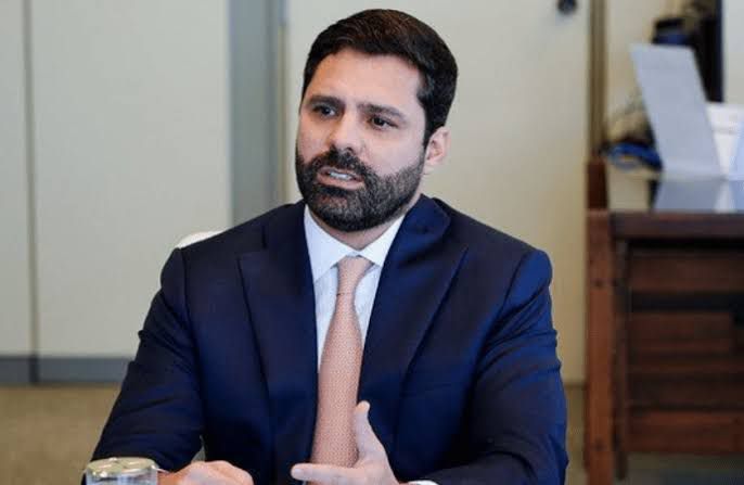 Lula nomeia o advogado Manoel Carlos de Almeida Neto como ministro interino da Justiça