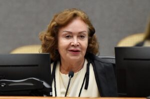 Rescisão por fraude de terceiro não dispensa plano de saúde da prévia notificação ao beneficiário