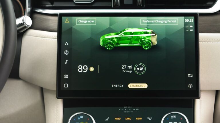 Estudos mostram que consumo oficial de carro híbrido plug-in é "falso"