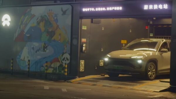 Troca rápida de bateria resolve maior problema dos carros elétricos na China