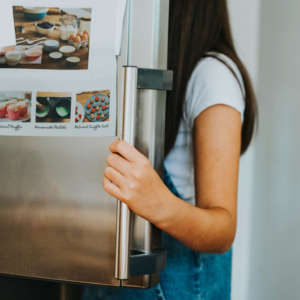 Vale desligar a geladeira à noite em casas de praia ou sítio? Risco vs. economia
