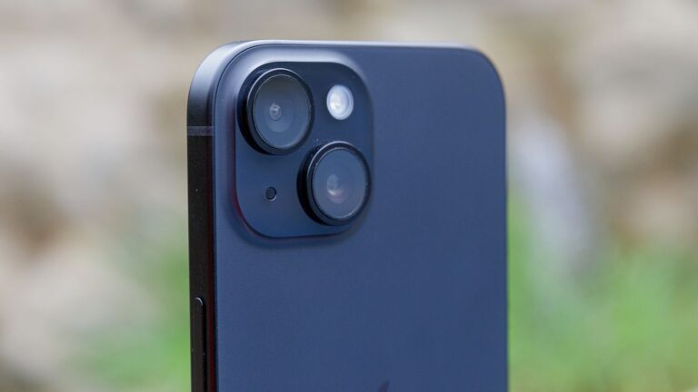 Amazon faz queima de iPhone 15 de 128 GB; menor preço do ano no celular da Apple