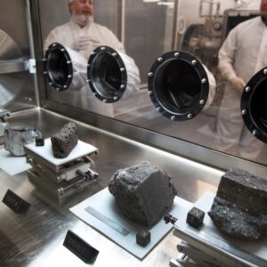 É legal possuir, comprar ou vender rochas lunares e amostras lunares da missão Apollo?