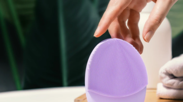 Gadget de skincare funciona mesmo? Entenda a ciência por trás do produto
