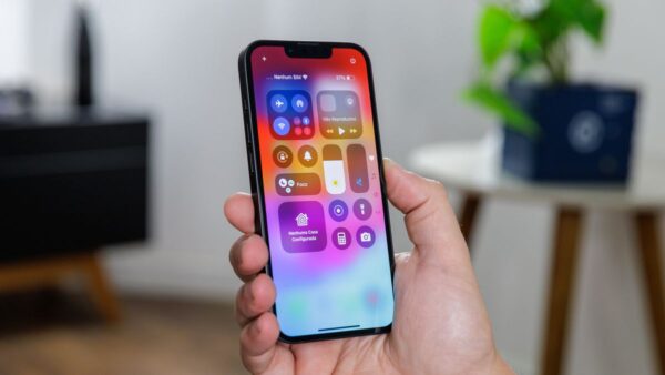 Magalu faz queima de iPhone 16e de 512 GB; preço baixo e 4x mais armazenamento