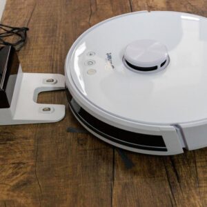 Robô que aspira e passa pano em casa grande sai por menos de R$ 700 na Kabum