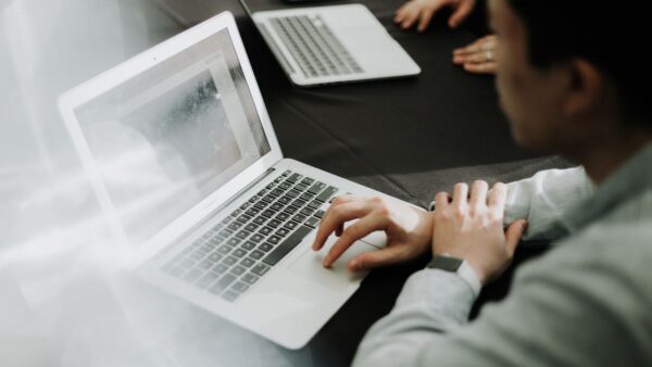 Santander oferece 36 mil bolsas para formação em tecnologia, IA e soft skills