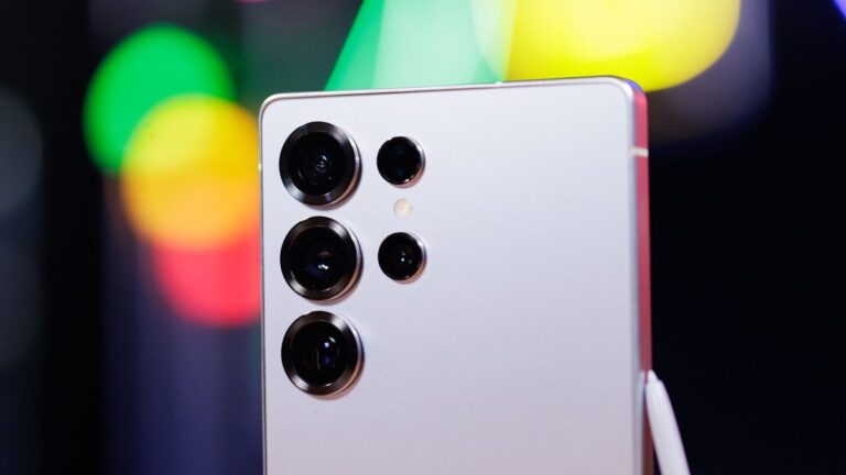 Usar celular no escuro prejudica os olhos? Oftalmologistas explicam os riscos